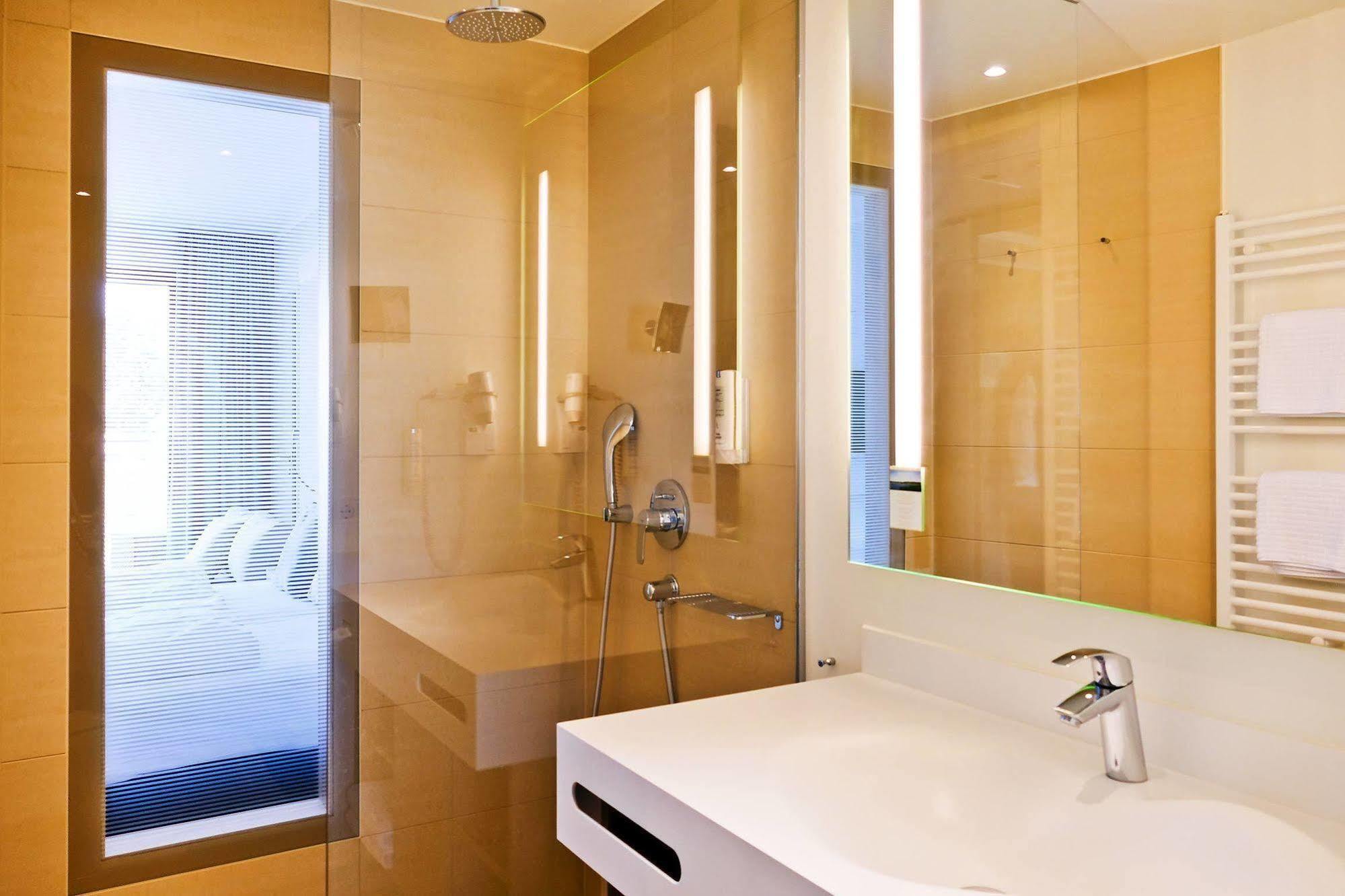 Seetelhotel Kaiserstrand Beachhotel 제바트헤링스도르프 외부 사진
