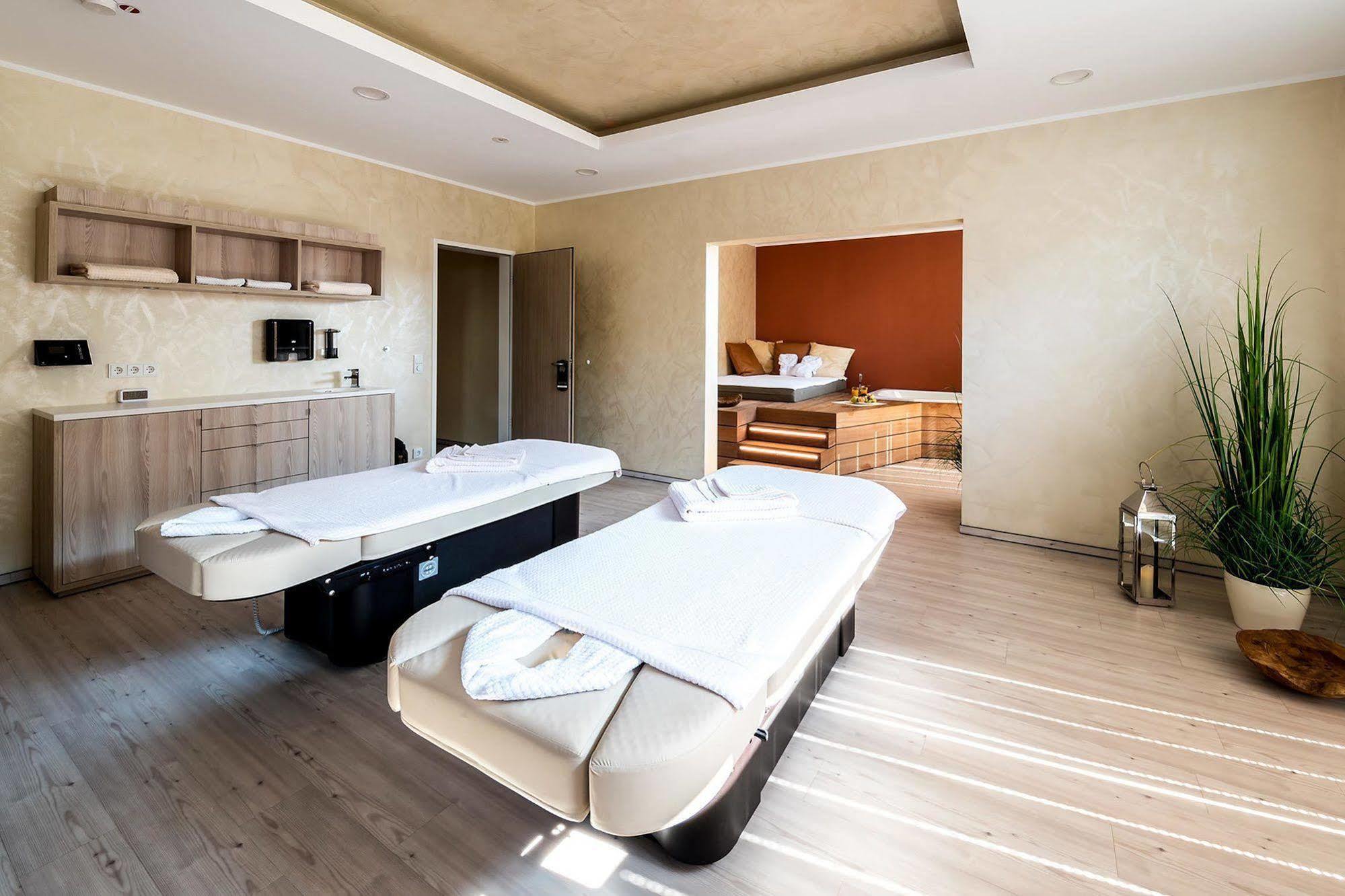 Seetelhotel Kaiserstrand Beachhotel 제바트헤링스도르프 외부 사진